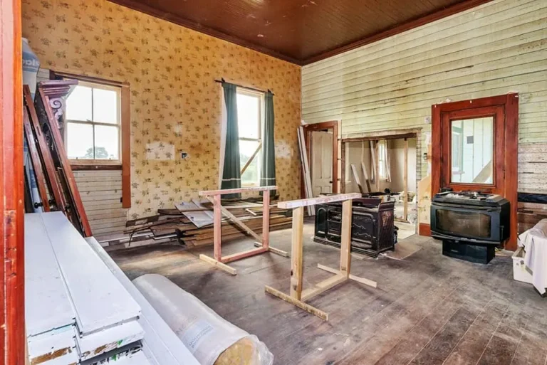 An old room before the renovation, The Huntly House, Clarks Beach