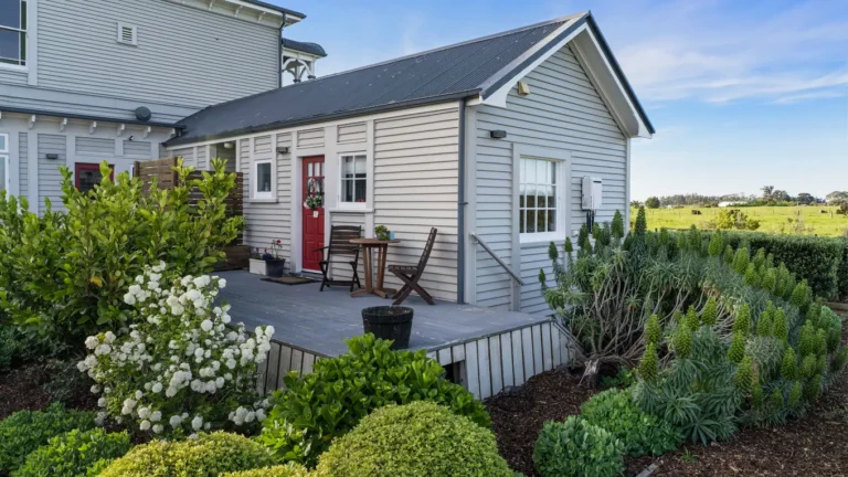 Side garden and entrance, The Huntly House, Clarks Beach