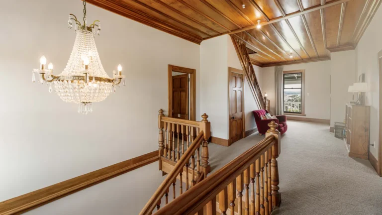 Upstairs landing with chandelier, The Huntly House, Clarks Beach