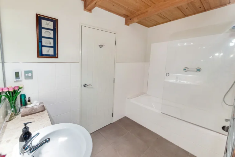 Bathroom, Waterfront home, Manukau Harbour